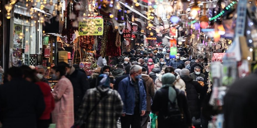 Gündüzleri on binlerin koşuşturduğu Tahtakale, geceleri 14 kişiye emanet