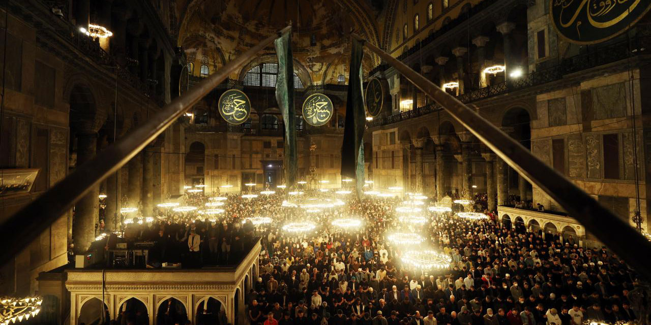 Ayasofya Camii'nde muhteşem zikir ve Kur'an ziyafeti