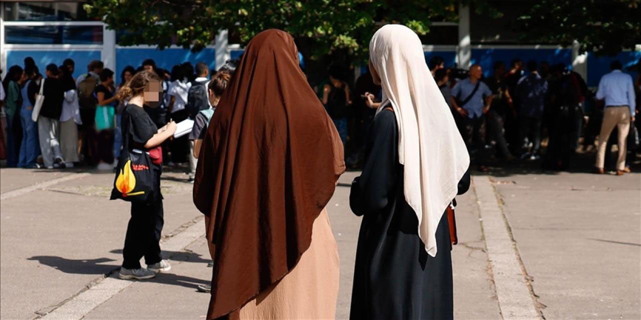 Fransa Danıştay'ı: Okullardaki abaya yasağı devam etsin