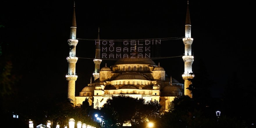 İstanbul camilerinde dolu dolu Ramazan programları