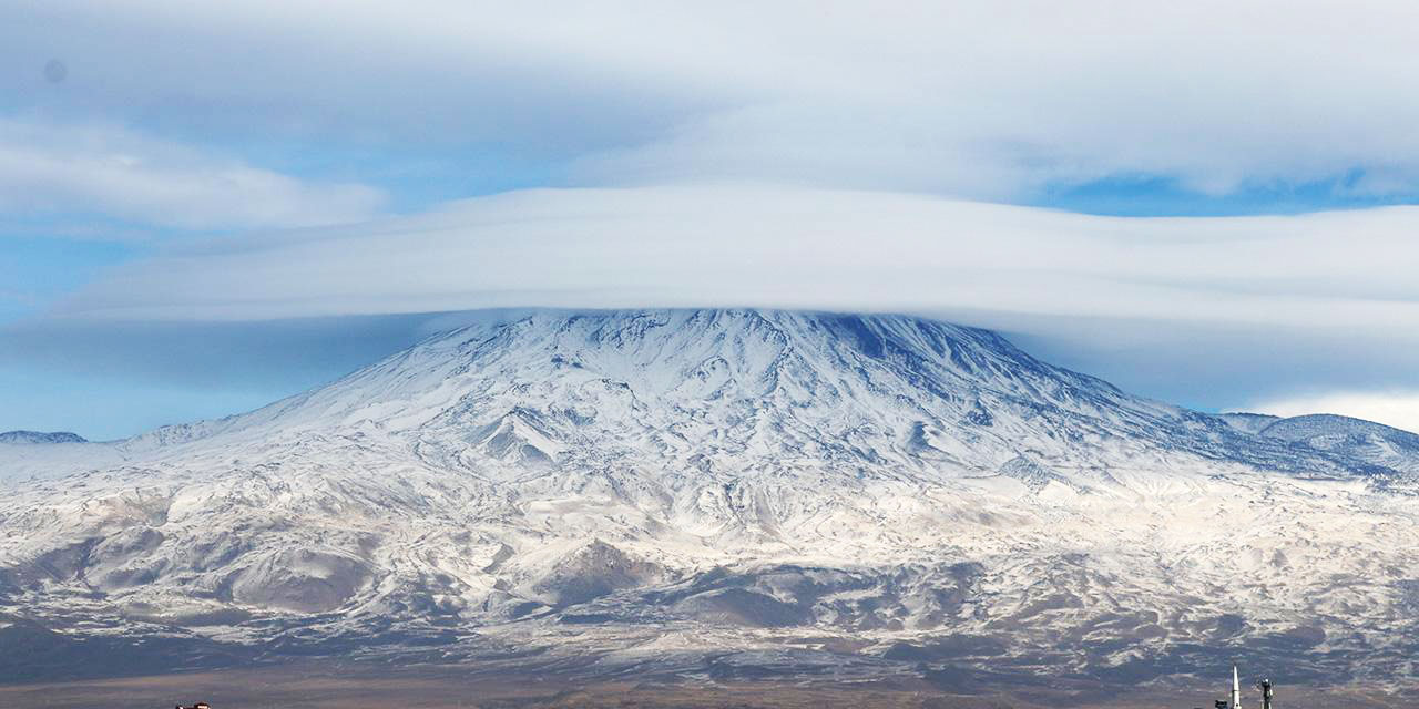 Ağrı Dağı bu sene de takkesini taktı