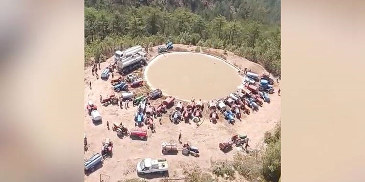 Yangın söndürme havuzuna tankerlerle su taşıyan vatandaşlar helikopterleri susuz bırakmadı