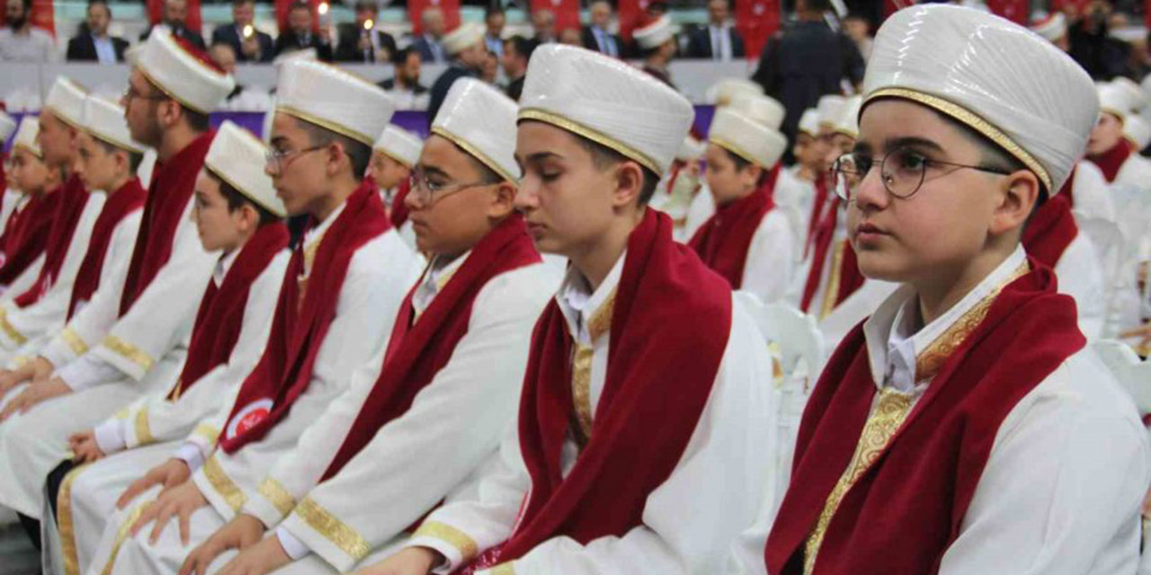 Kayseri'de hafızlık eğitimini tamamlayan 304 öğrenci icazet aldı
