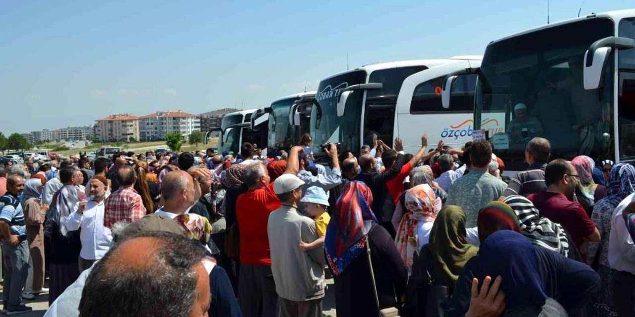 Denizli'den ilk hac kafilesi dualarla kutsal topraklara uğurlandı