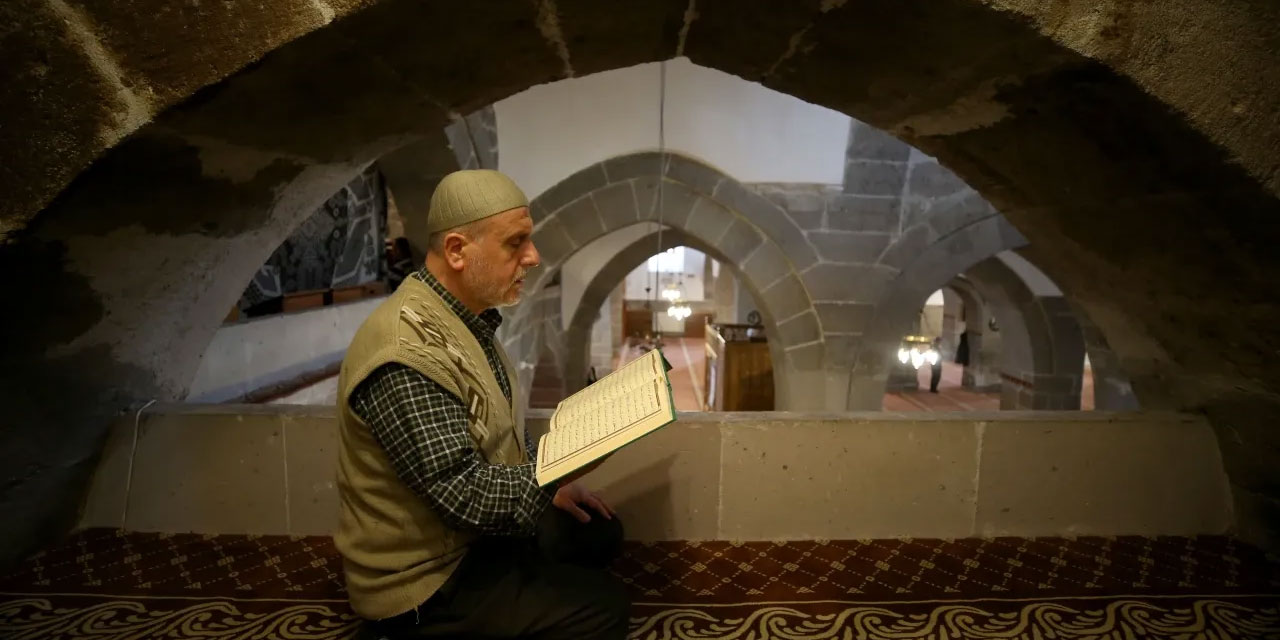 25 yıldır itikafa giriyor: 24 saat yetmiyor, 10 günün nasıl geçtiğini bilemiyorum