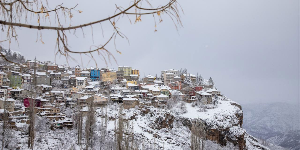 Konya’nın Taşkent ilçesi beyaza büründü
