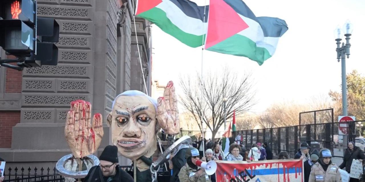 Beyaz Saray önünde soykırımcı Netanyahu ile Trump protesto edildi