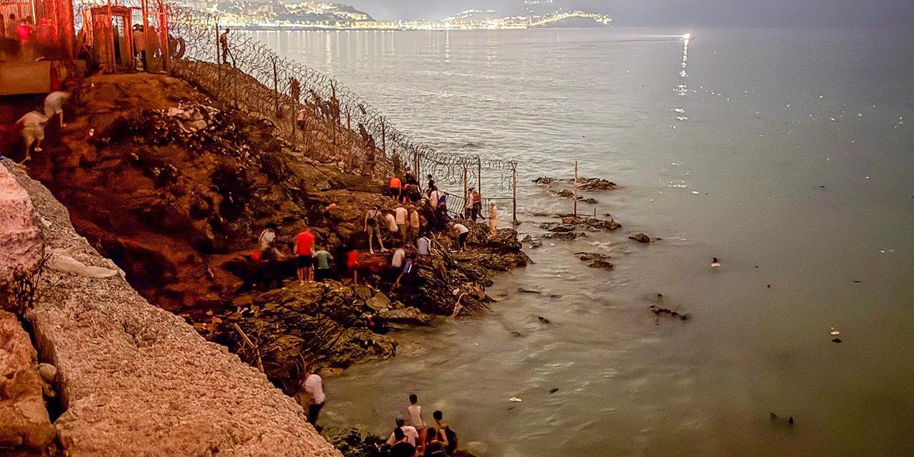Son 24 saatte İspanya'ya 49 binden fazla göçmen geçti
