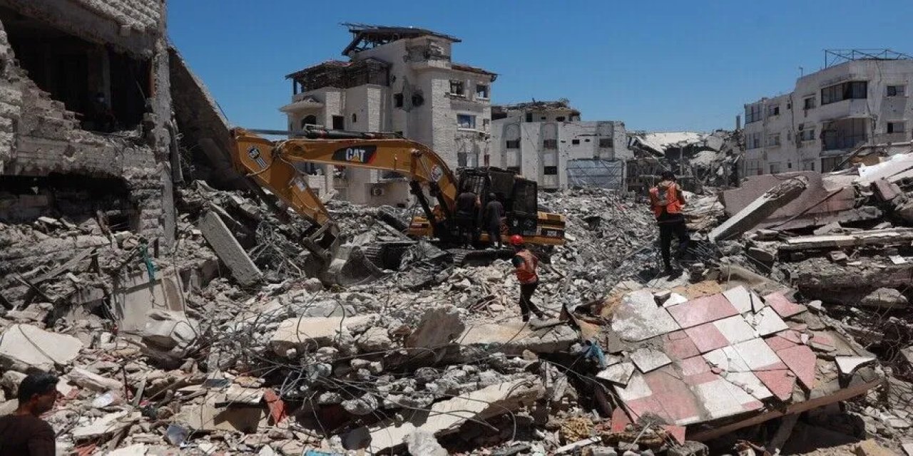Gazze'de soykırım var: Binanın enkazından iki aileye ait 99 cenaze çıkarıldı