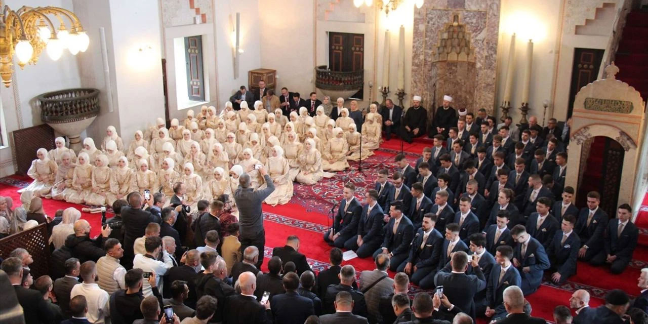 Saraybosna'daki Gazi Hüsrev Bey Medresesi 475'inci mezunlarını verdi
