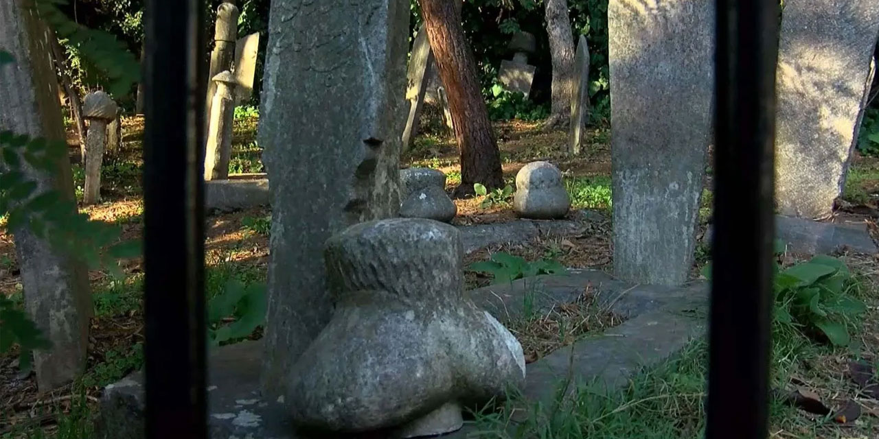 İstanbul'daki tarihi mezarlık harabeye döndü