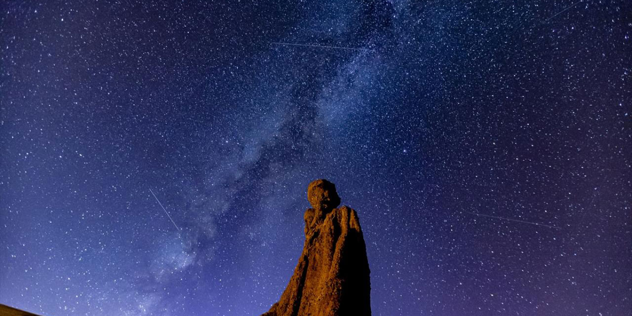Yaratılış harikası Narman Peribacalarından 'yıldız şöleni'