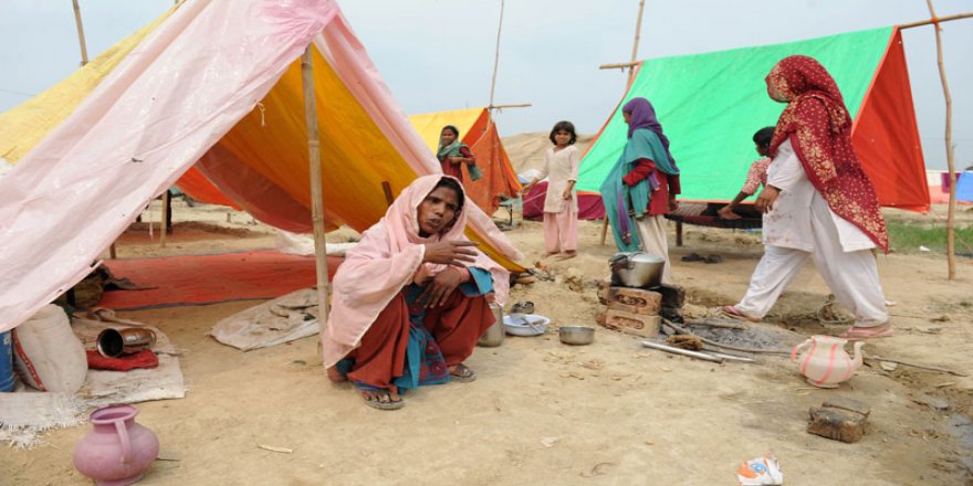 Hindistan Assam'da tahliyeler sonrası evsiz kalan Müslümanların dramı sürüyor