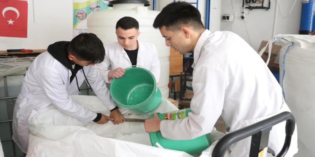 Temizlik malzemesi üreten lise fabrika gibi çalışıyor