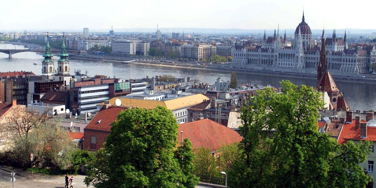 Macaristan, 2 ve üstü çocuk sahibi annelere ömür boyu vergi muafiyeti getiriyor