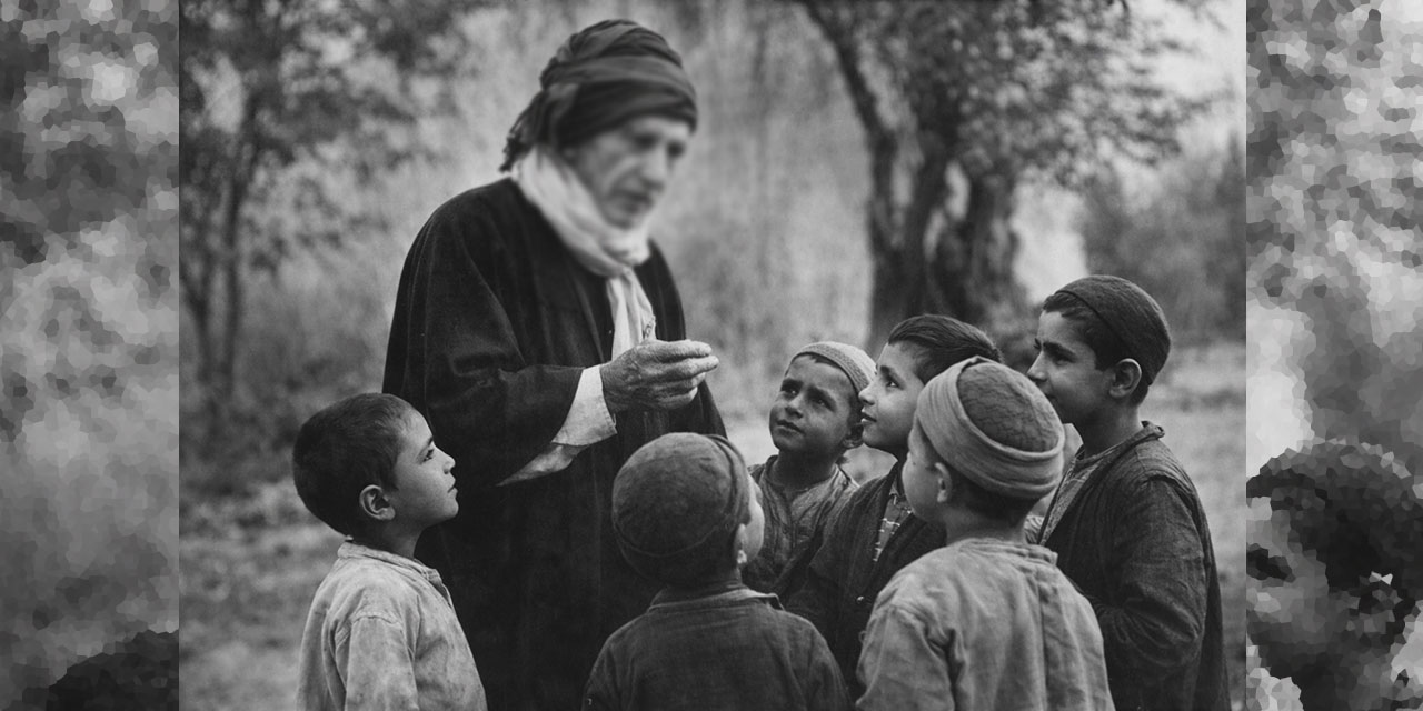 Bediüzzaman: Çocukların,ellerime sarıldıklarının ne hikmeti var diye hayret ediyordum