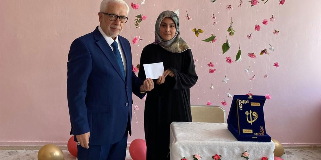 Maşallah: 17 yaşındaki Elif 3,5 ayda hafız oldu
