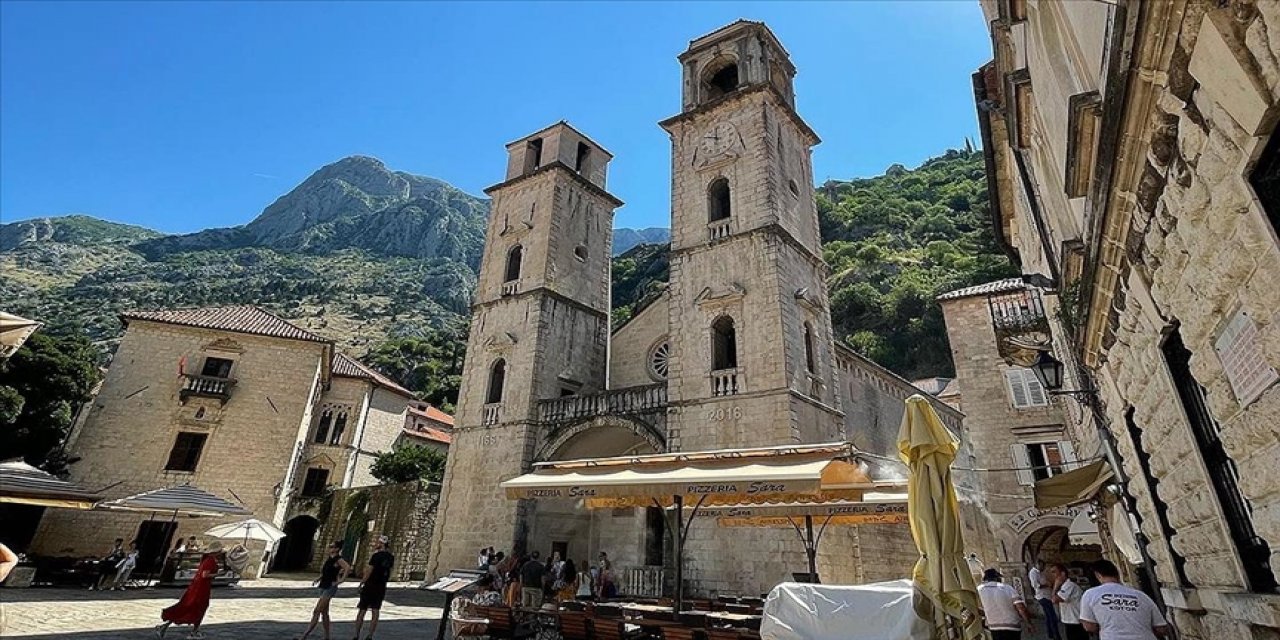 Balkanlar'ın ziyaretçilerini Orta Çağ'a götüren kenti Kotor