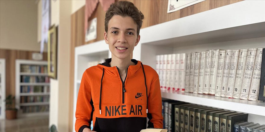 Filistinli genç lise öğrencisinin Konya'da Kur'an ve teravih mesaisi