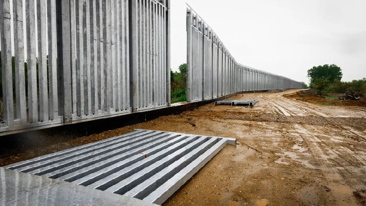 Polonya, Belarus sınırına çelikten duvar ördü