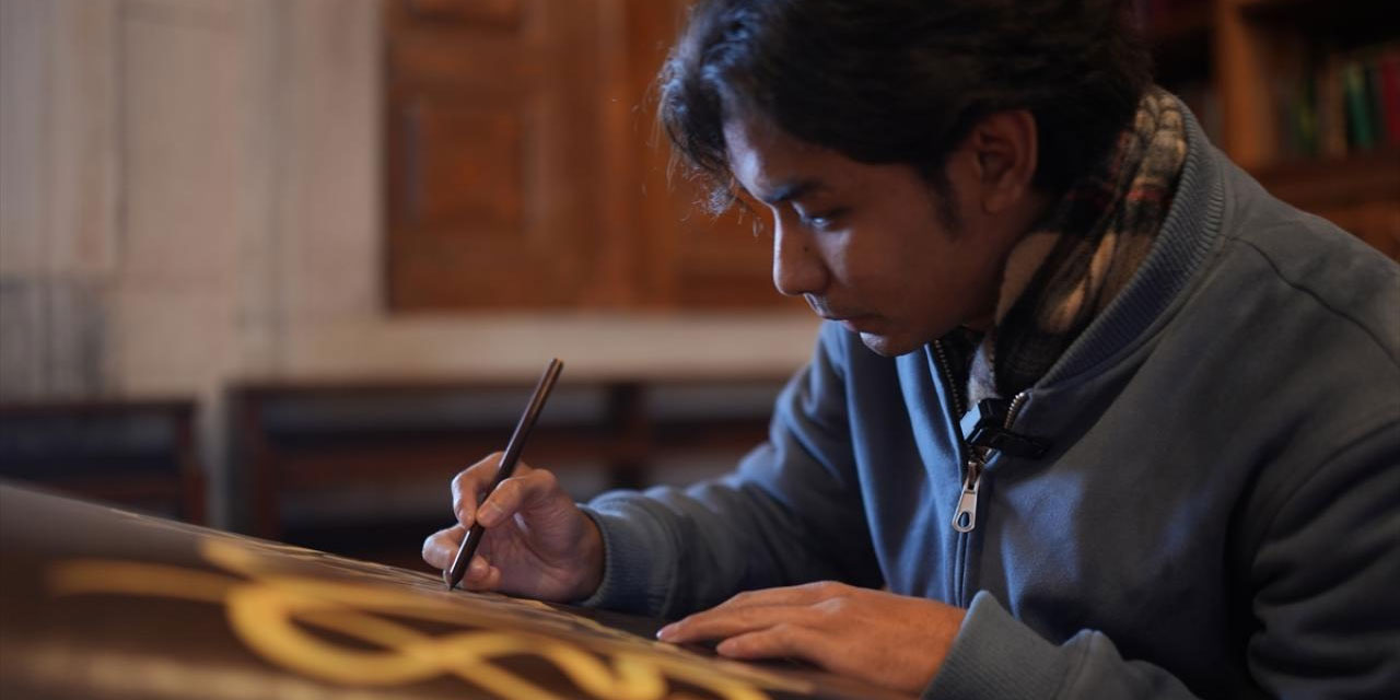 Parmakları eksik olan Endonezyalı Ziya, hat sanatında fanileşti