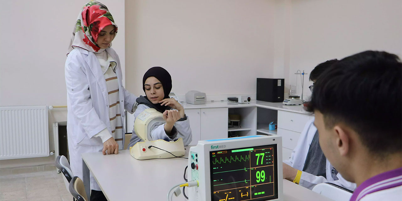 Bu lisenin öğrencileri mezun olmadan mesleğe adım atıyor