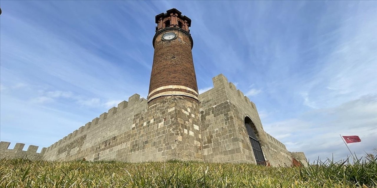 Çevre düzenlemesi yapılan Erzurum Kalesi'nden artık ezan sesleri yankılanıyor