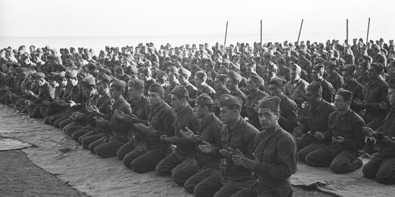 Bediüzzaman: İslâm için farz-ı kifaye-i cihadı deruhte eden bu devlet-i İslâmiye