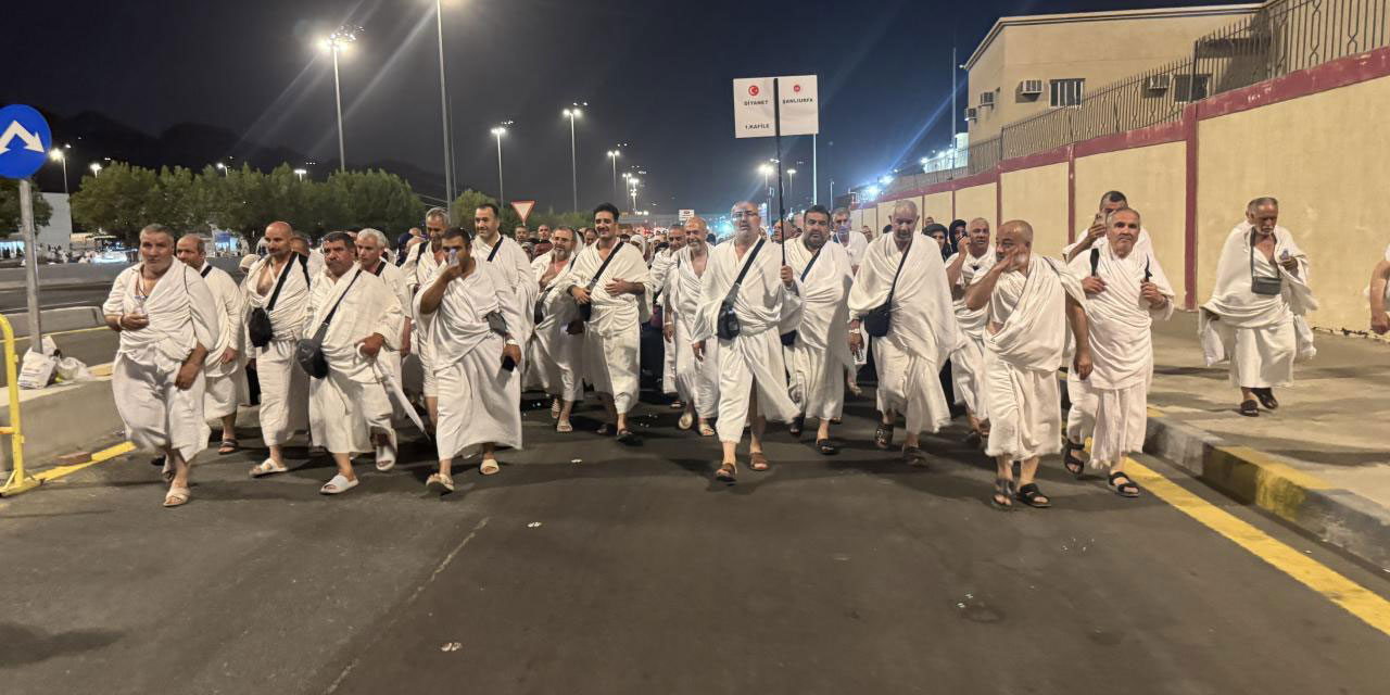 Arafat vakfesini tamamlayan Hacılar Müzdelife'ye geçti