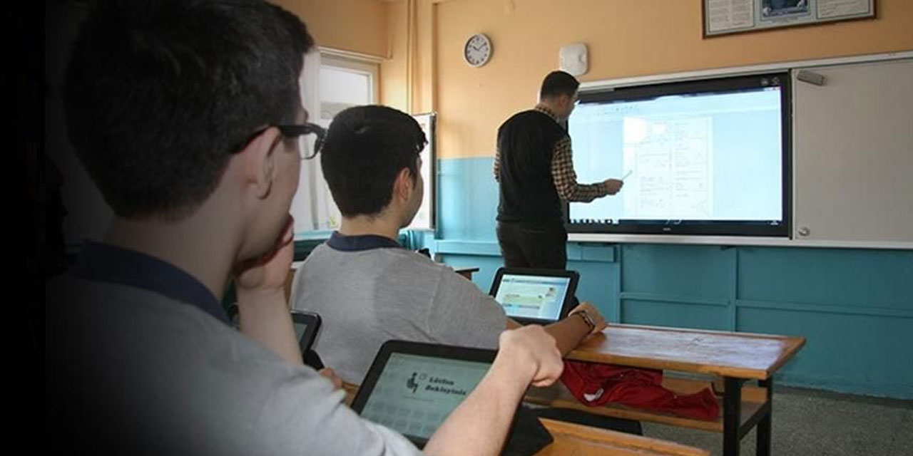 Dersliklerde etkileşimli tahta oranı yıl sonuna kadar yüzde 90 olacak