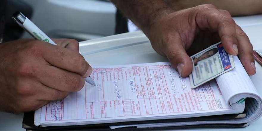 Maskeyi plakaya taktı, 8 bin 895 lira ceza yedi