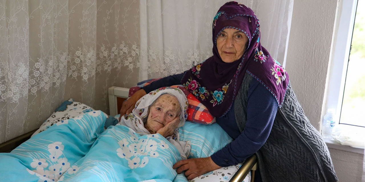 Örnek bir aile: Gelin, 114 yaşındaki kayınvalideye gözü gibi bakıyor