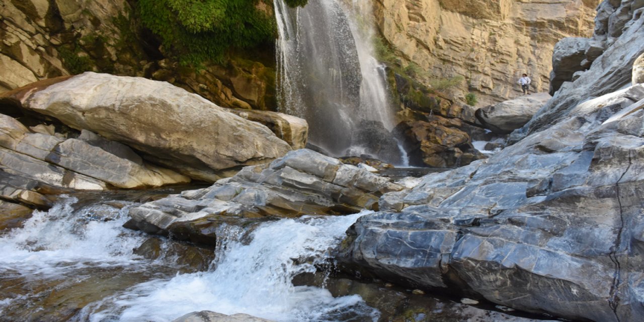 Hakkari'deki Sineber Şelalesi gezginlerin yeni rotası oldu