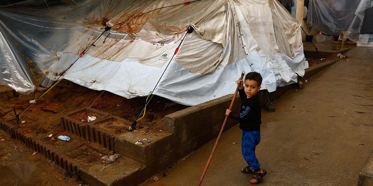 Gazze Belediyesi: Yağmur ve fırtına nedeniyle çadırlarda kalan siviller zor günler geçiriyor