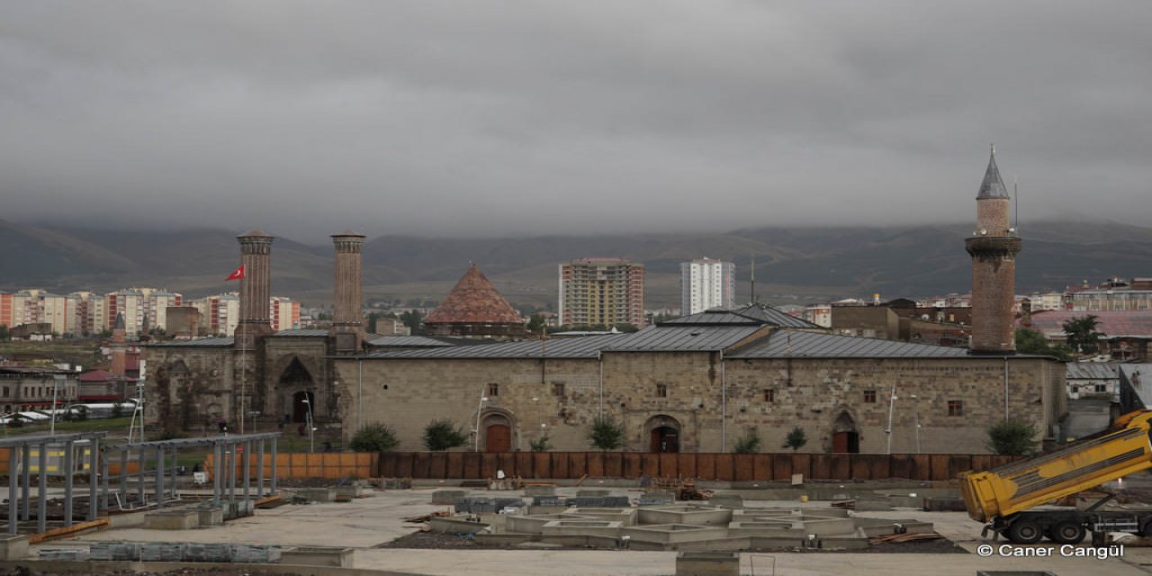 Sosyal alanlarla donatılan camiler gençlere ve çocuklara manevi rehberlik yapıyor