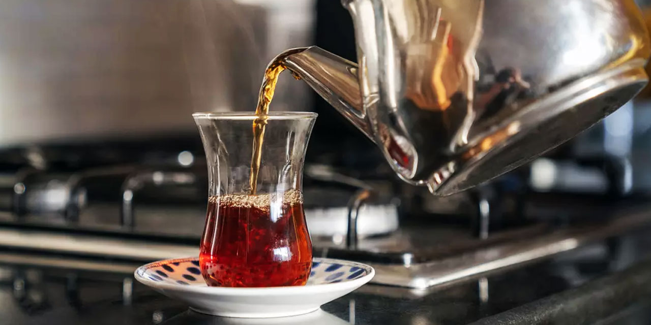 Kırmızı çayın bir faydası daha: Demlenme sırasında sudaki ağır metaller azalıyor