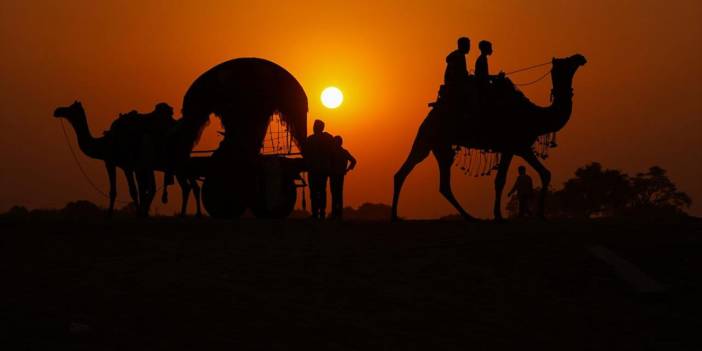 Pushkar Çölü'nde gün batımı