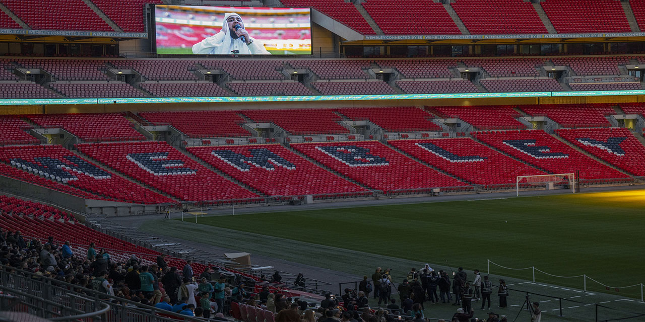 Ünlü Wembley Stadı'nda iftar programı düzenlendi