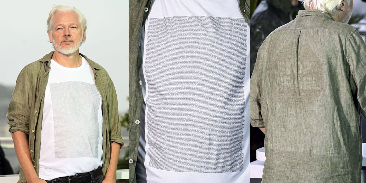 Assange, israilin Gazze'de öldürdüğü binlerce çocuğun isminin yer aldığı tişört giydi