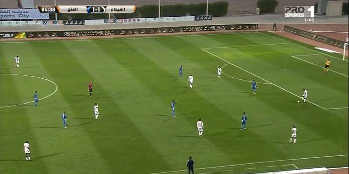 Ezan sesini duyan hakem maçı durdurdu