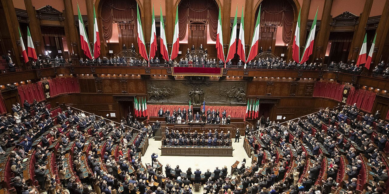 İtalya'da Başbakan Meloni'nin partisi, peçe ve burka yasağı için yasa teklifi verdi