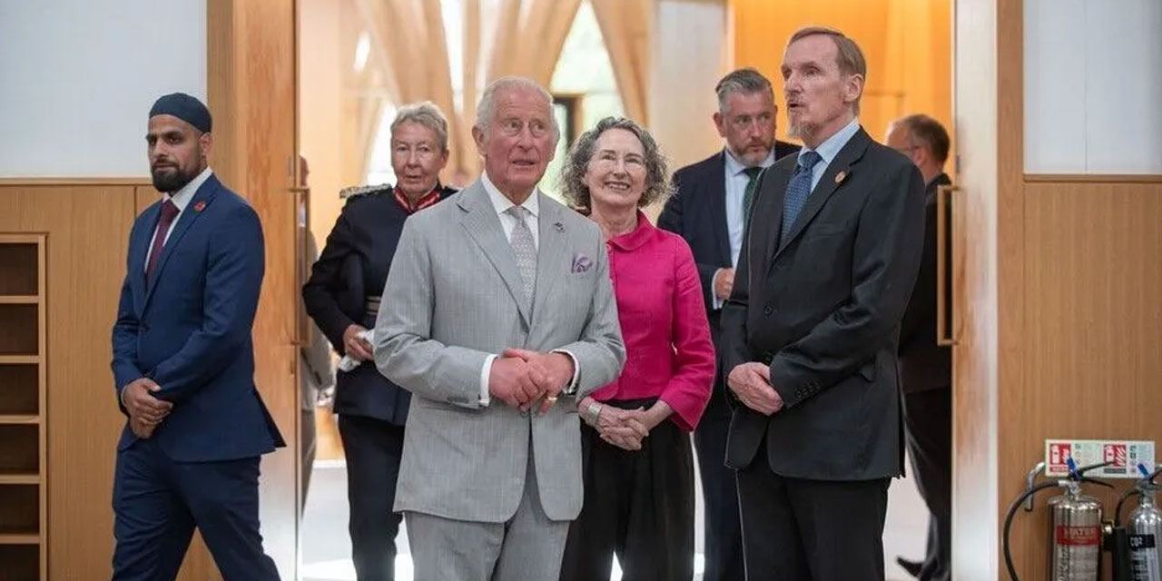 İngiltere Kralı 3. Charles, Cambridge Merkez Camisi'ni ziyaret etti