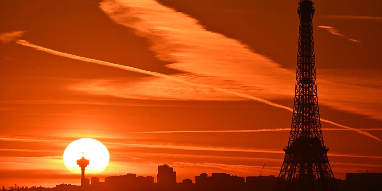 Paris'te gün doğumu